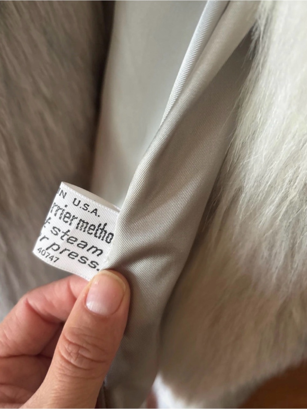 Vintage Cream Faux Fur Coat - Women's Jacket & Coats Capes - Picture 10 of 10
